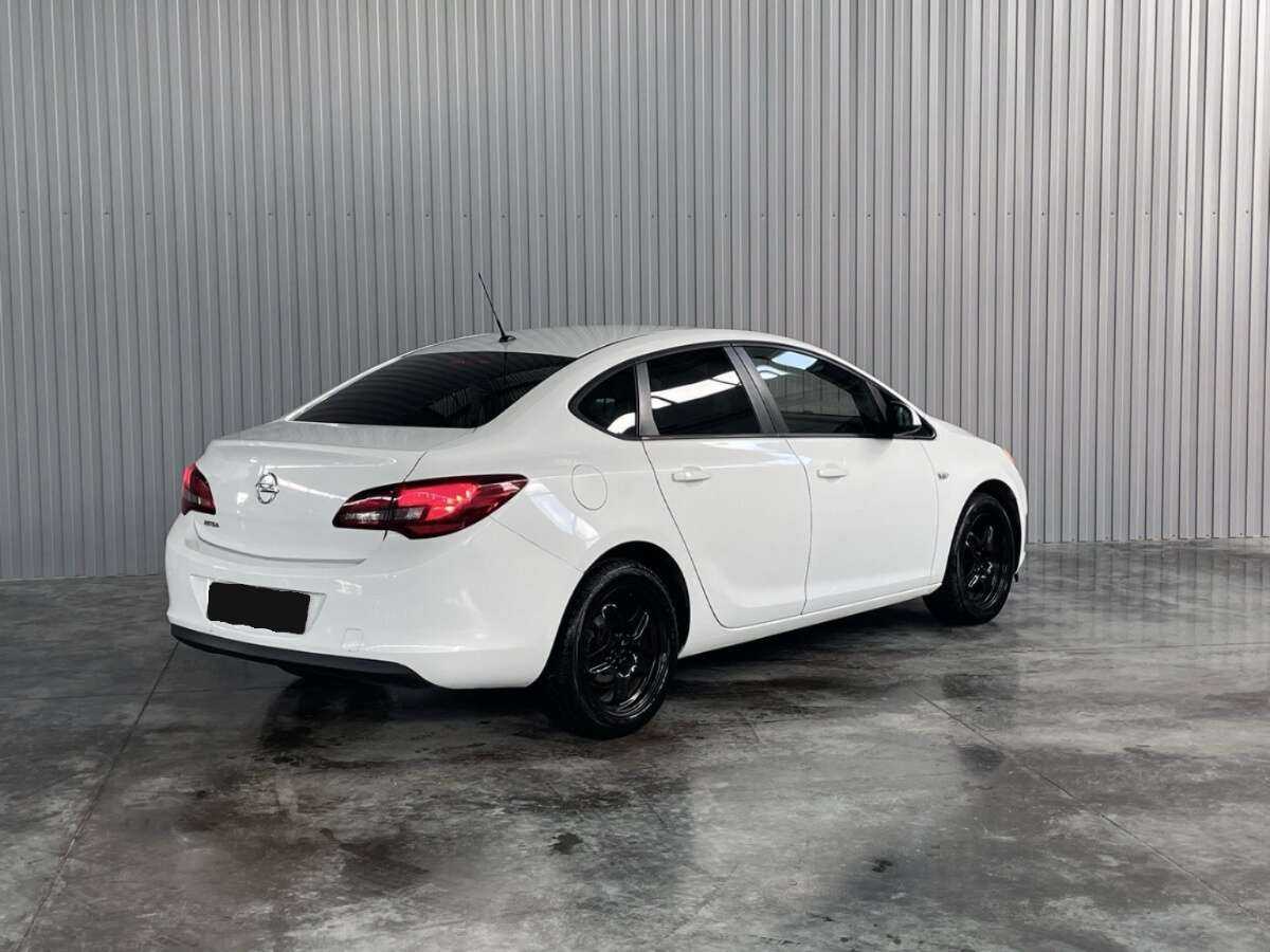 Opel Astra 2013 года с пробегом. Фото: #4