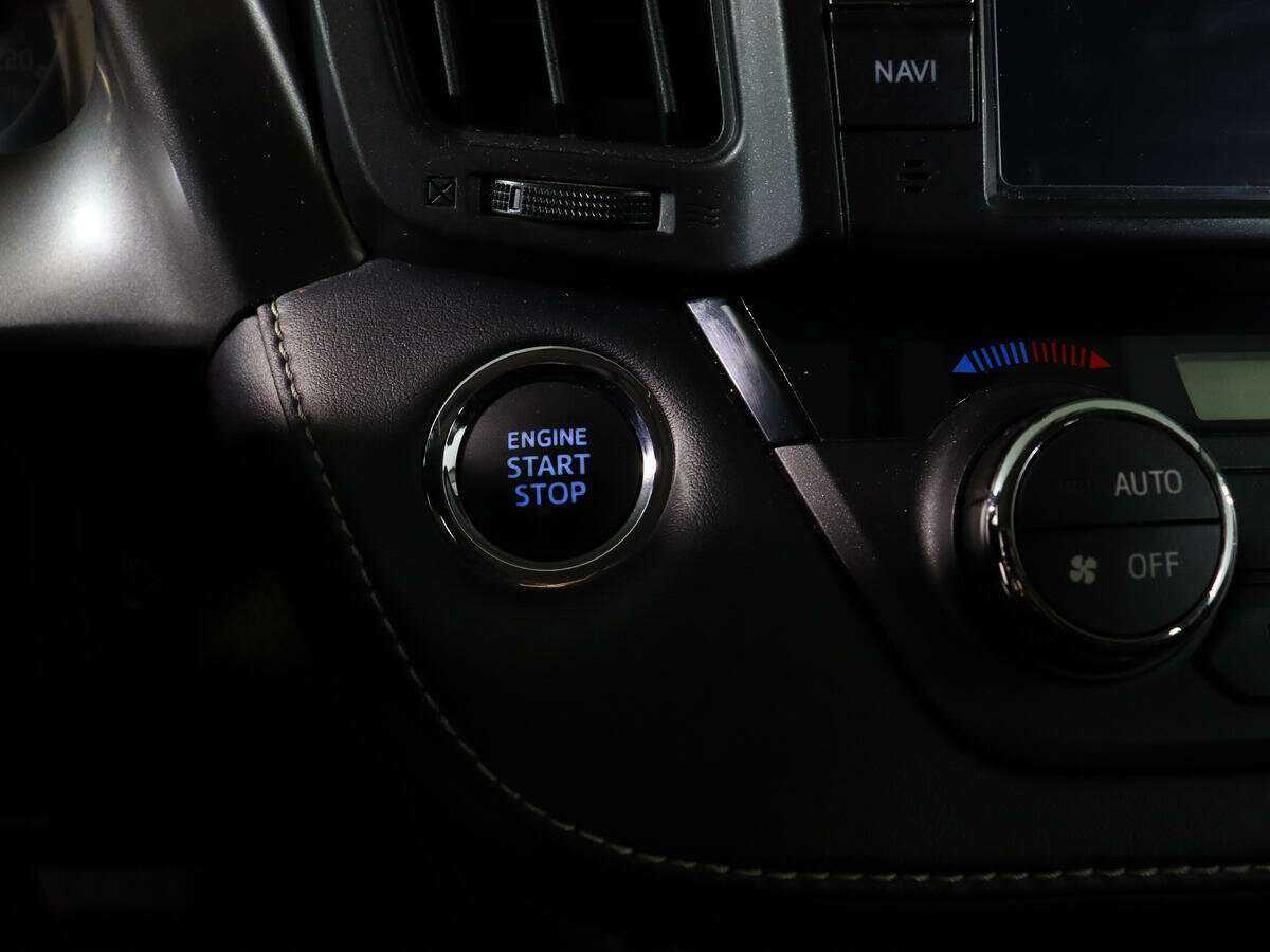 Б/У Тойота Рав4 2017 года. Фото: #18