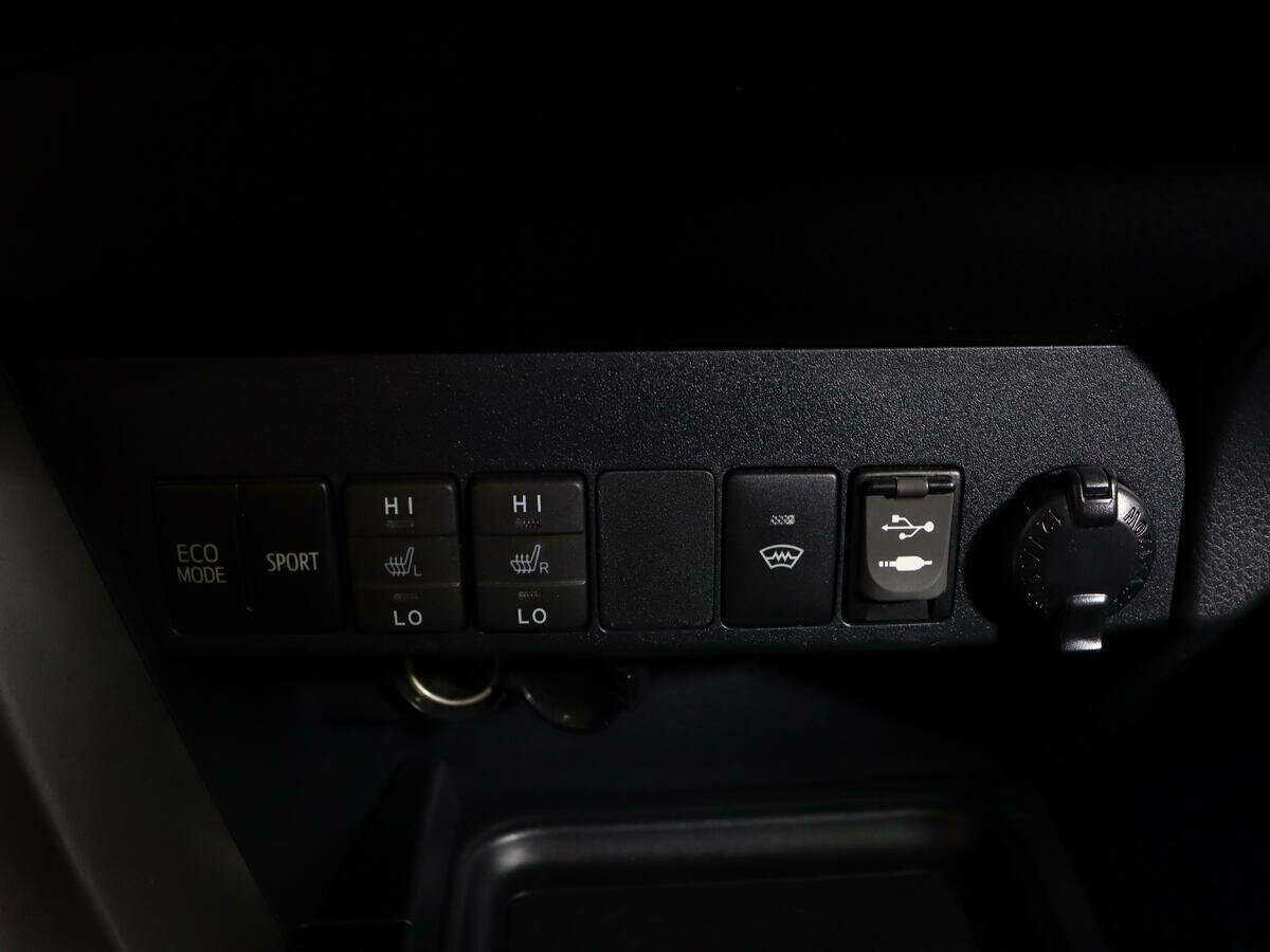 Б/У Тойота Рав4 2017 года. Фото: #19