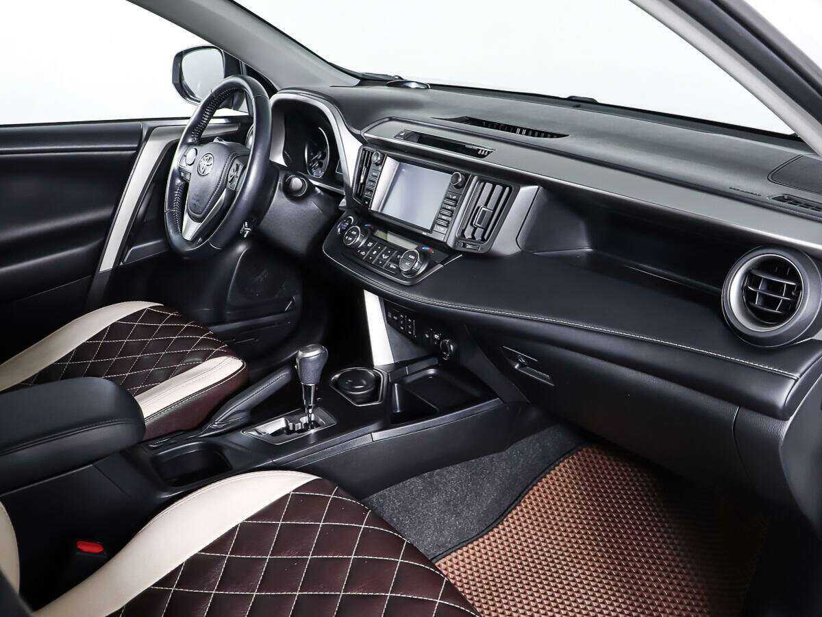 Toyota RAV4 2018 года с пробегом. Фото: #8