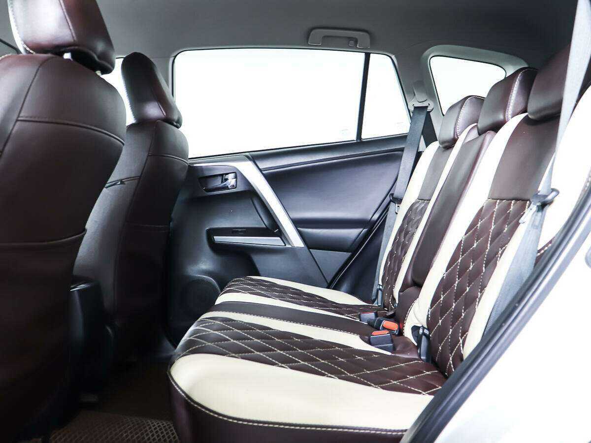 Toyota RAV4 2018 года с пробегом. Фото: #9