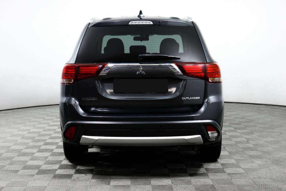 Б/У Митсубиши Оутлэндер 2018 года. Фото: #5