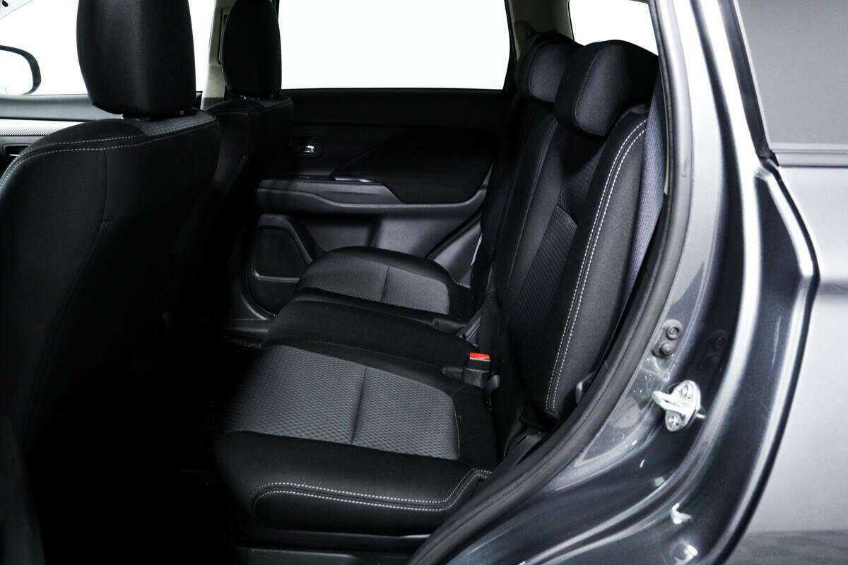 Б/У Митсубиши Оутлэндер 2018 года. Фото: #11