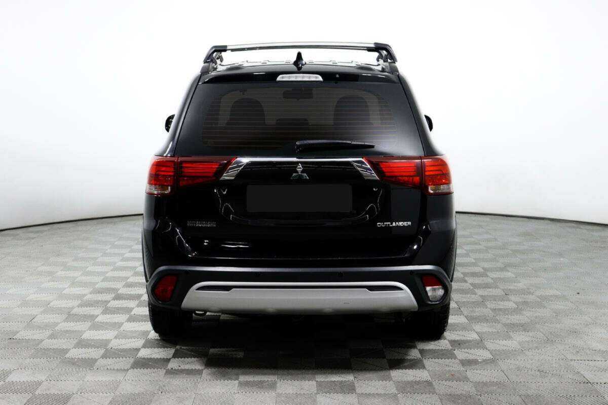 Б/У Митсубиши Оутлэндер 2018 года. Фото: #5