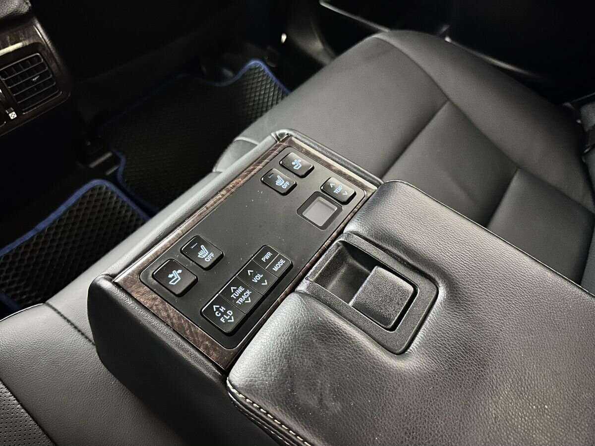 Б/У Тойота Камри 2016 года. Фото: #17