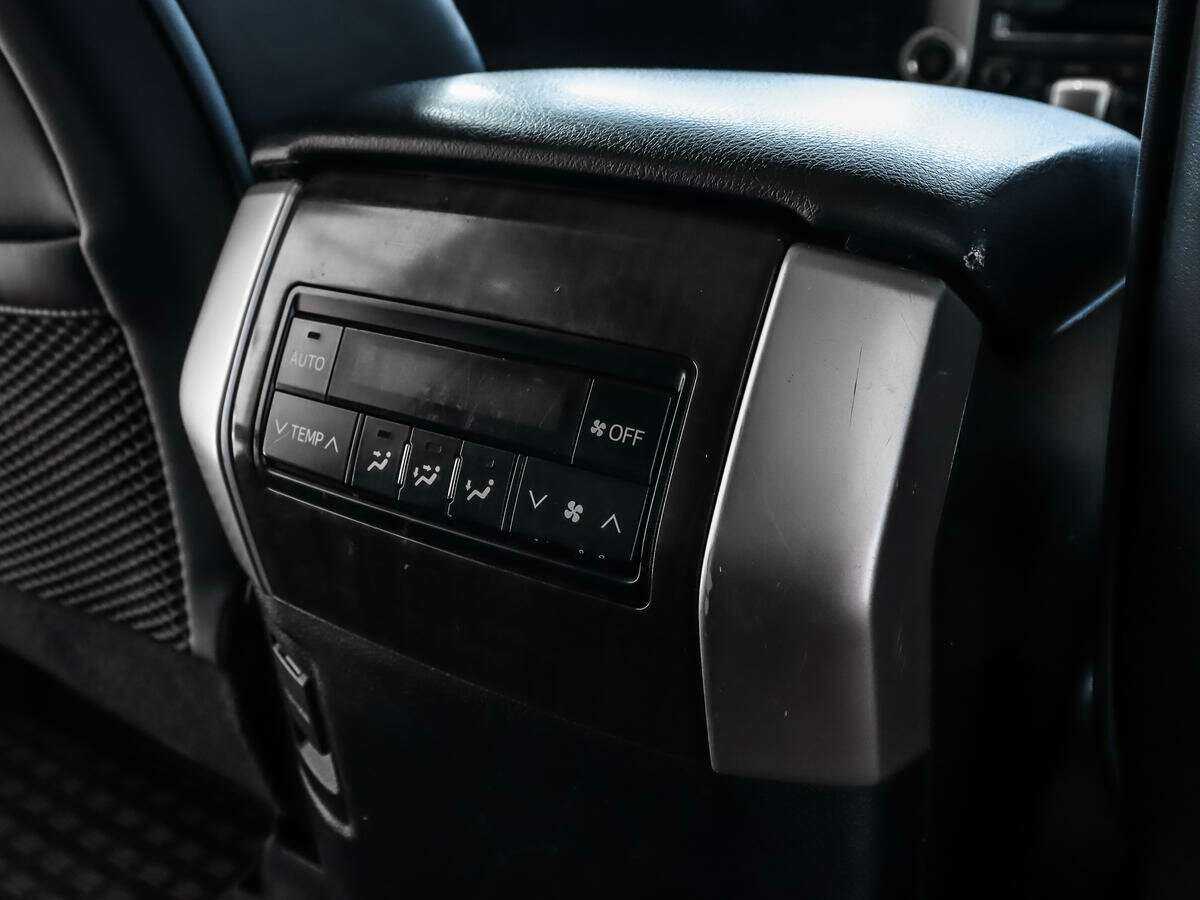 Toyota Land Cruiser Prado 2012 года с пробегом. Фото: #12