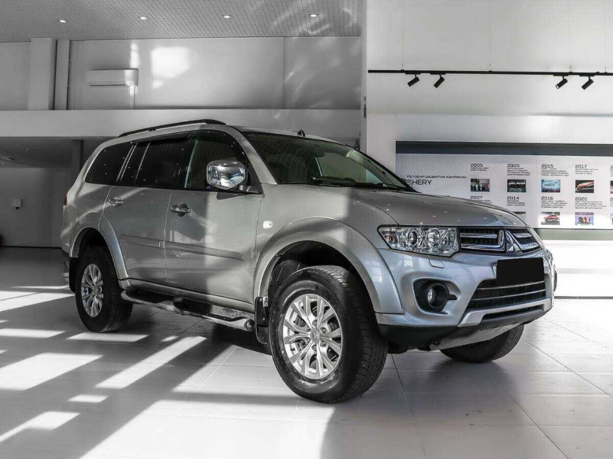 Mitsubishi Pajero Sport 2015 года с пробегом. Фото: #1