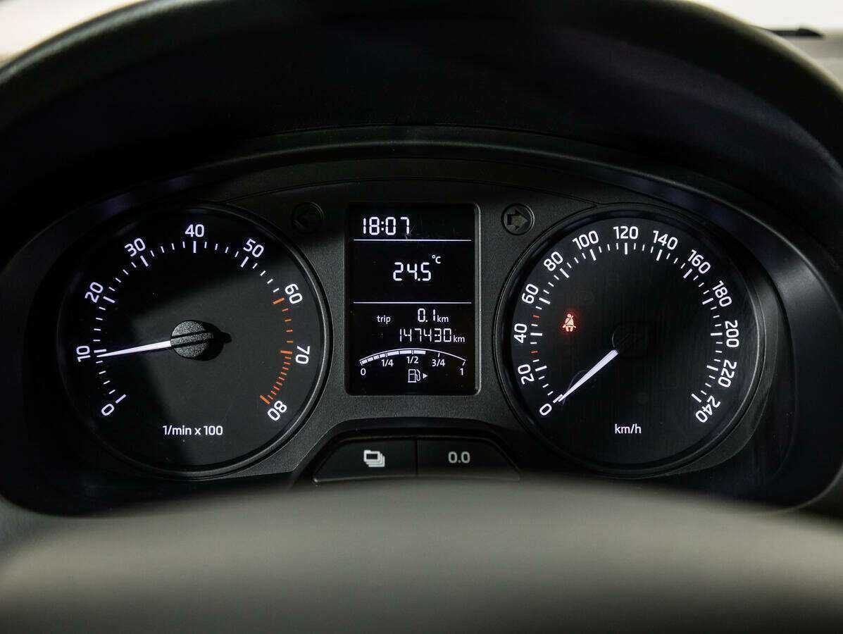 Б/У Шкода Рапид 2015 года. Фото: #10