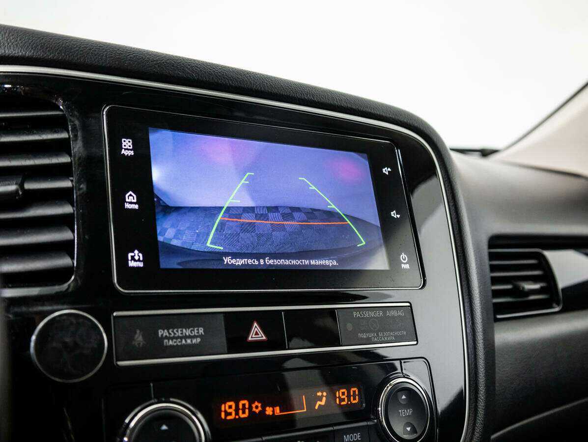 Б/У Митсубиши Оутлэндер 2019 года. Фото: #12