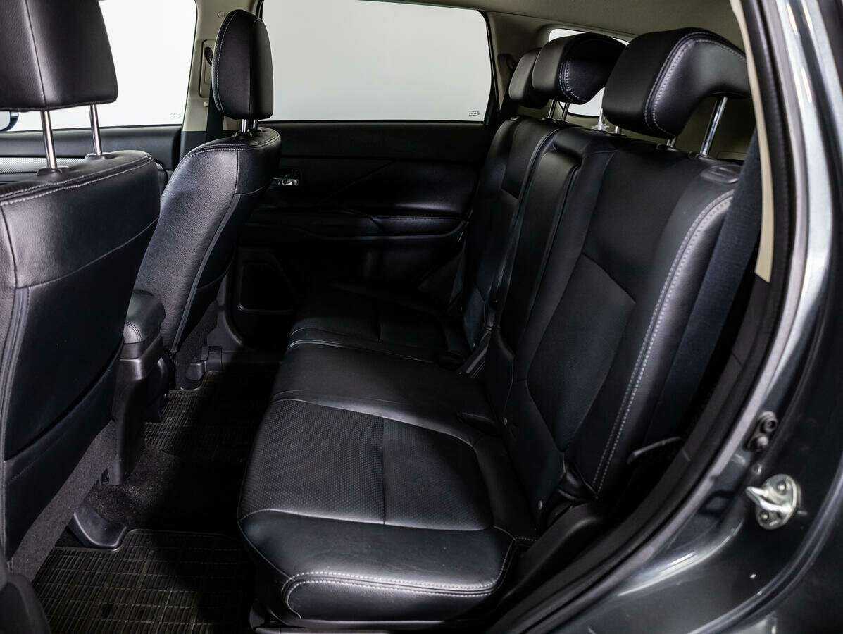 Б/У Митсубиши Оутлэндер 2013 года. Фото: #7