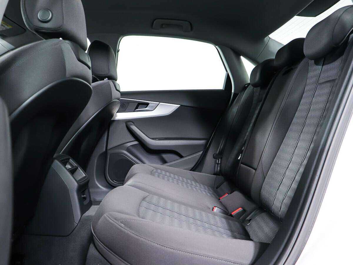 Audi A4 2015 года с пробегом. Фото: #9