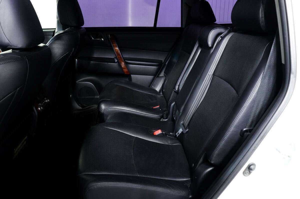 Б/У Тойота Хайлэндер 2012 года. Фото: #11