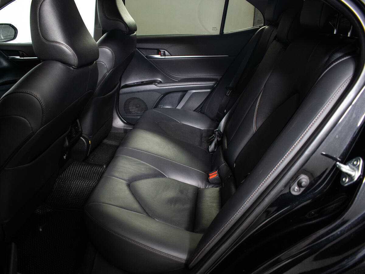 Б/У Тойота Камри 2018 года. Фото: #9