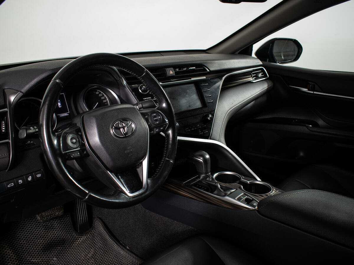 Б/У Тойота Камри 2018 года. Фото: #12