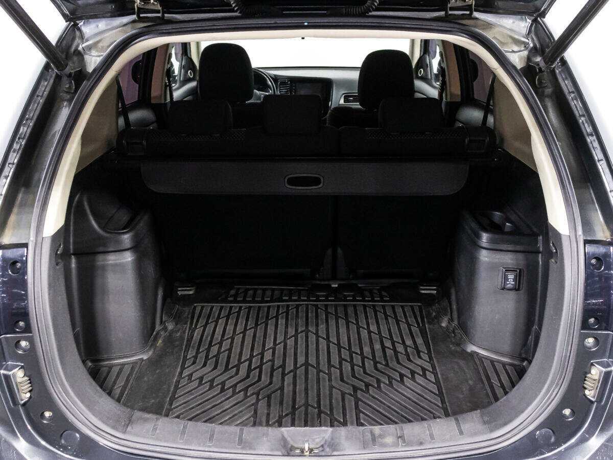 Б/У Митсубиши Оутлэндер 2017 года. Фото: #14