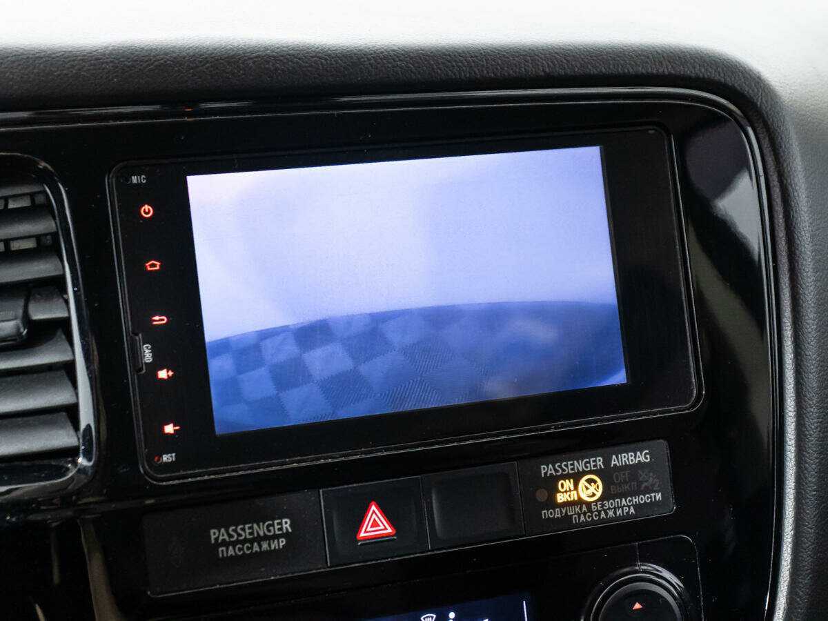 Б/У Митсубиши Оутлэндер 2017 года. Фото: #16