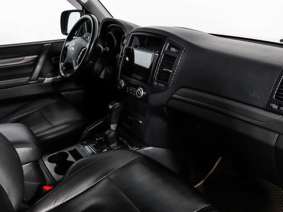 Б/У Митсубиши Паджеро 2013 года. Фото: #11