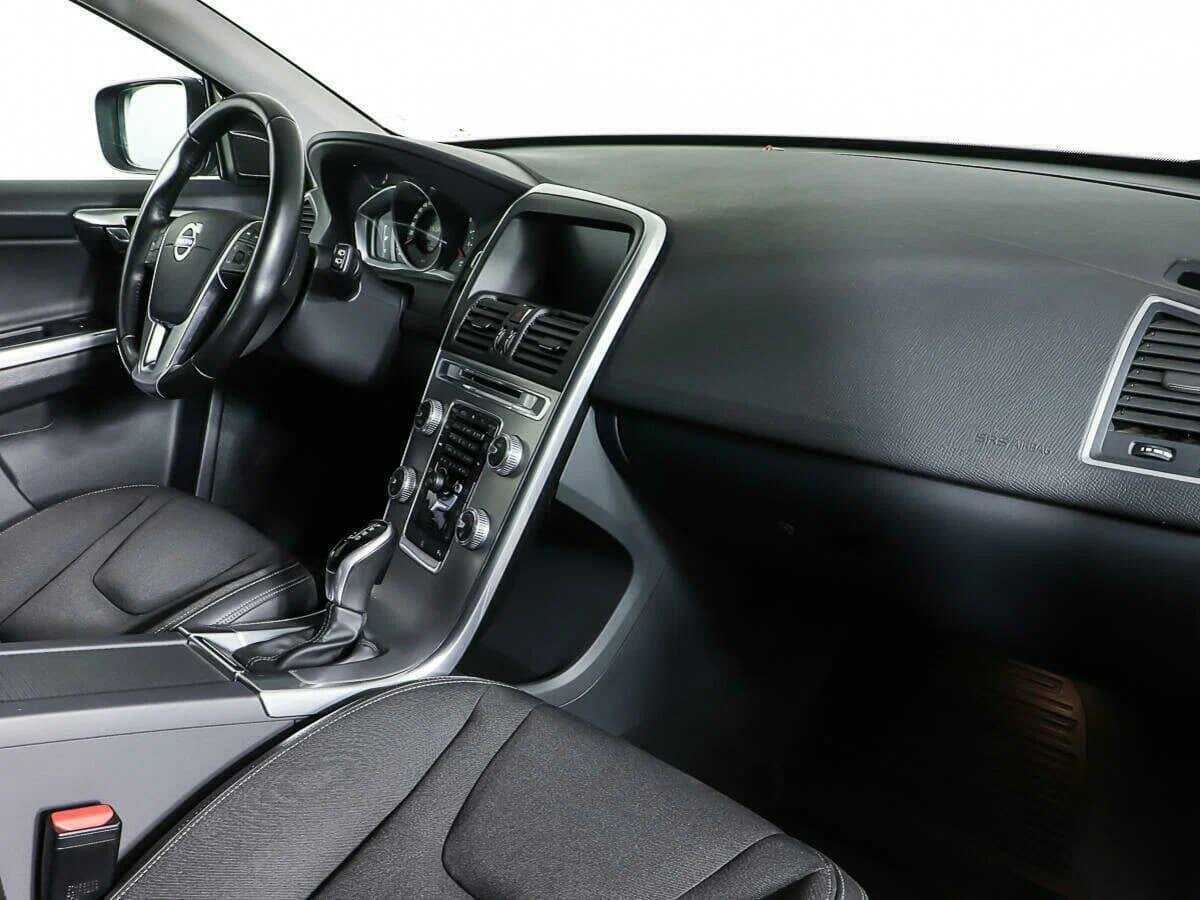 Б/У Вольво ИксЦ60 2017 года. Фото: #8