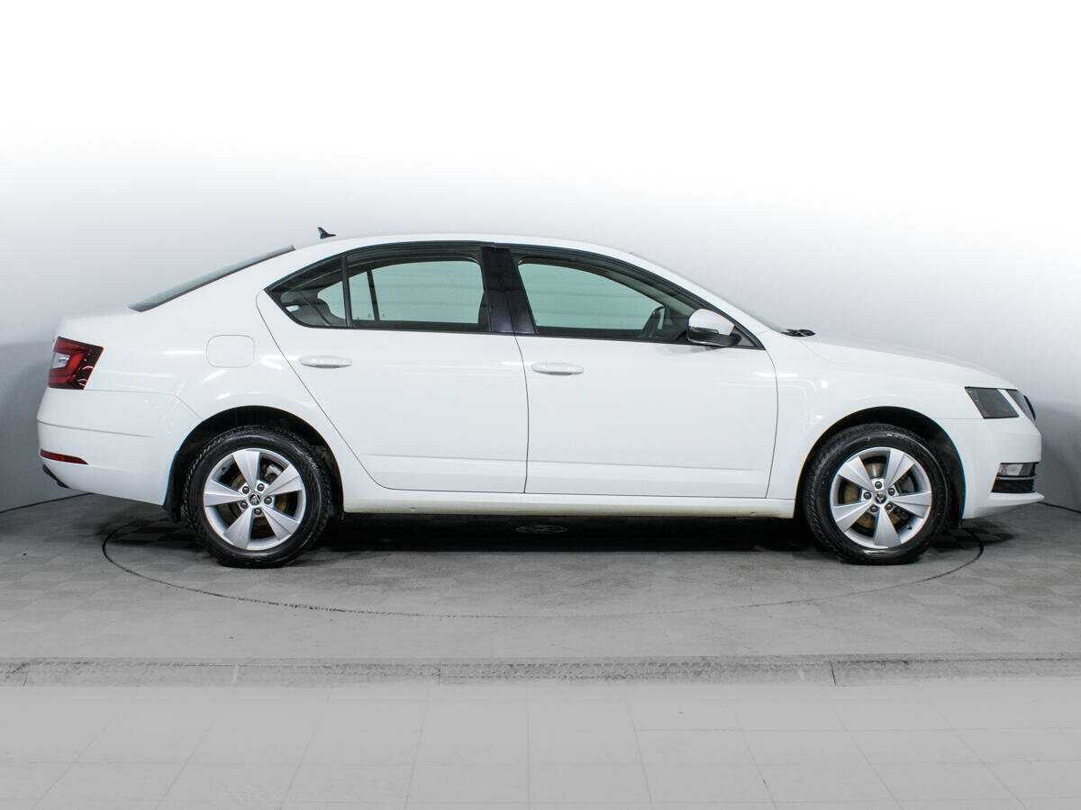 Б/У Шкода Октавия 2017 года. Фото: #3