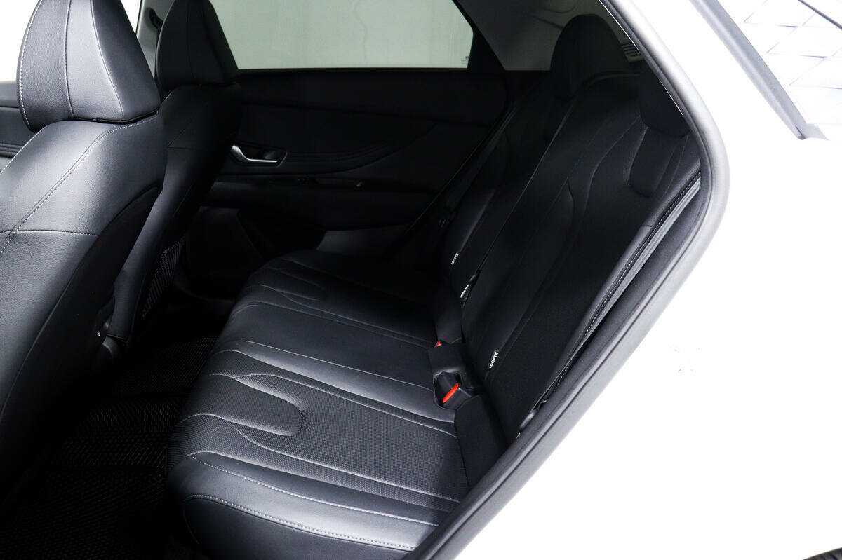 Б/У Хендай Елантра 2023 года. Фото: #11