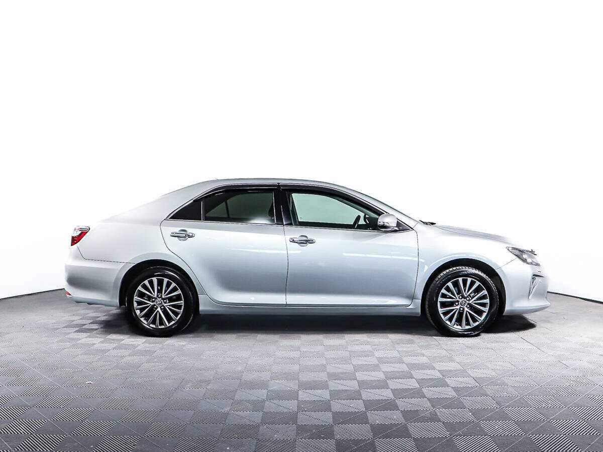 Б/У Тойота Камри 2017 года. Фото: #3