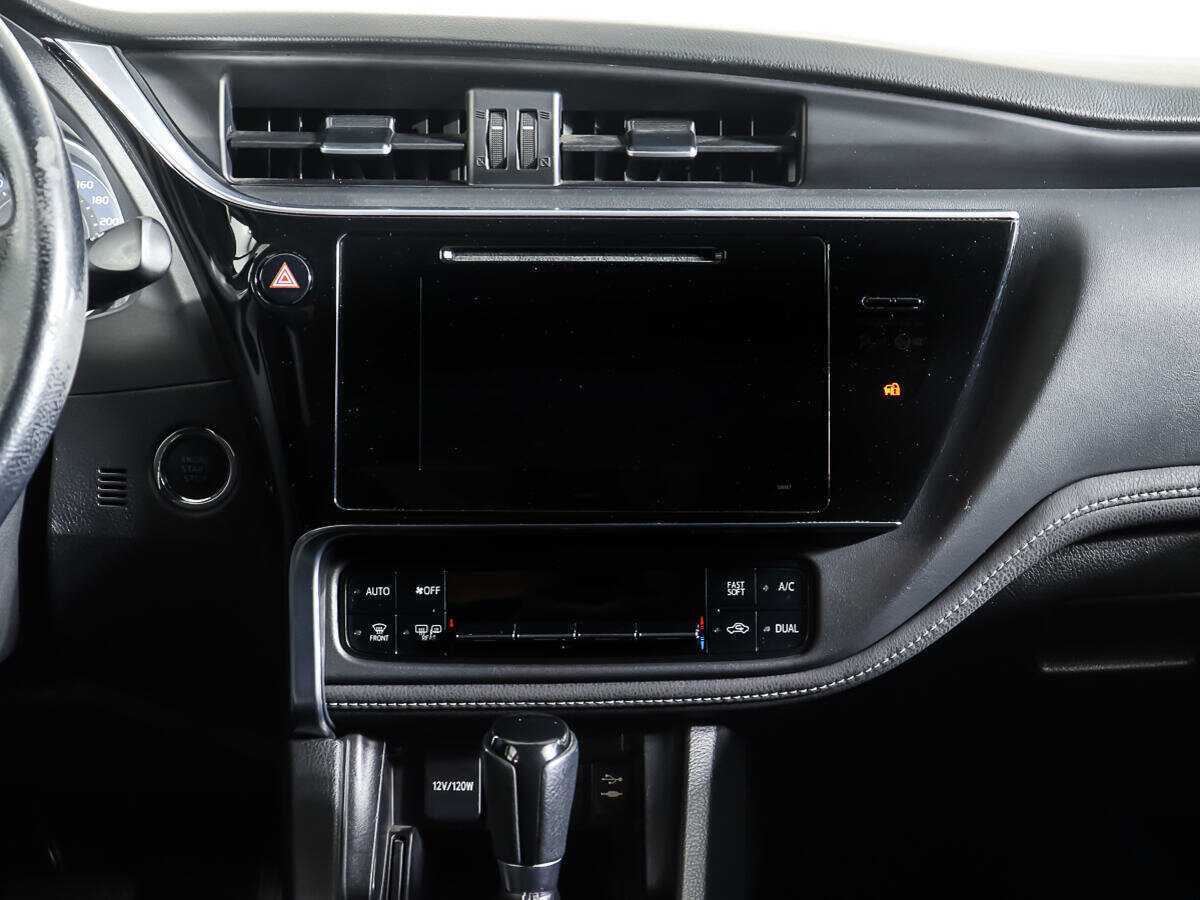 Б/У Тойота Королла 2017 года. Фото: #9