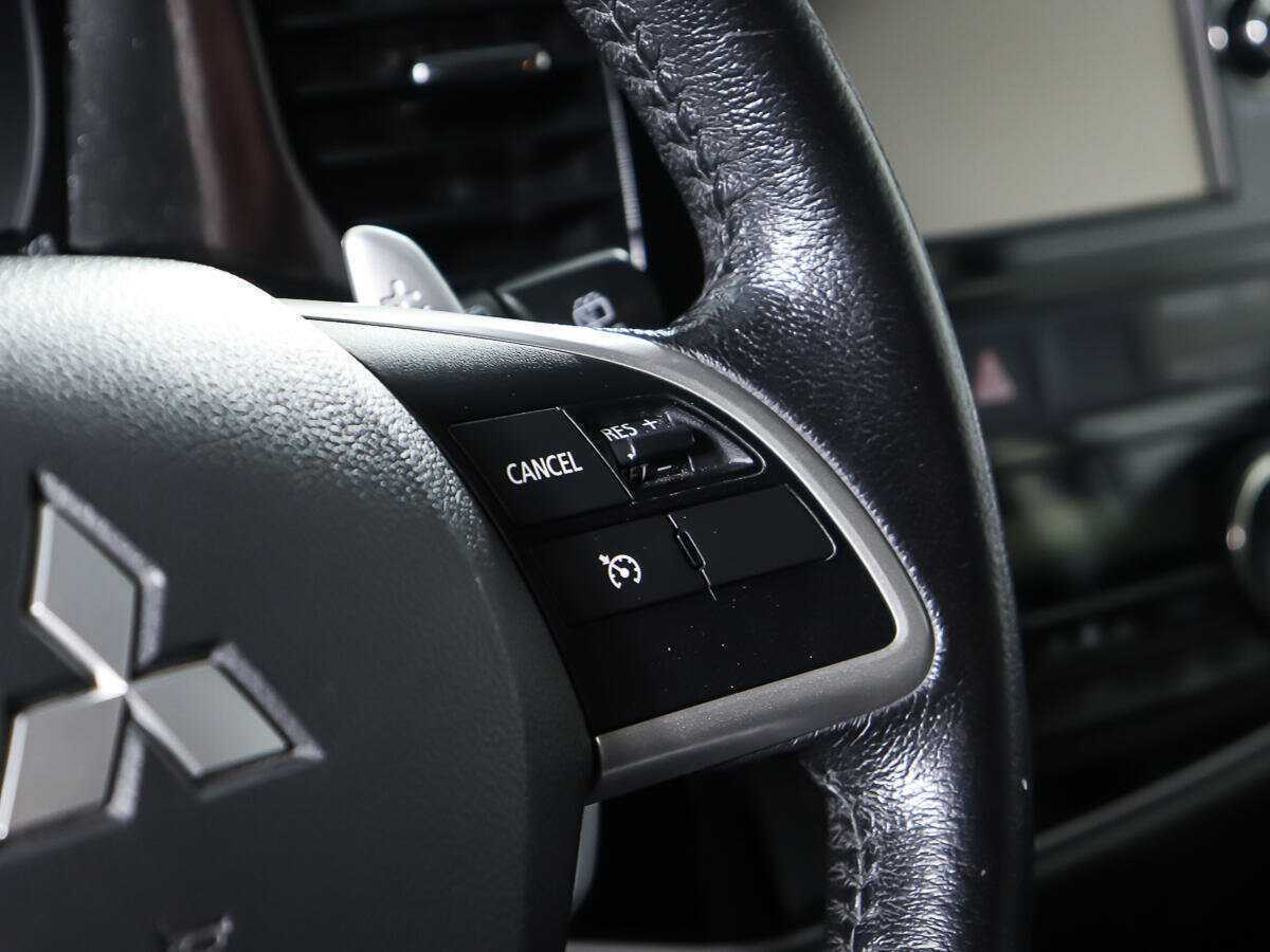 Б/У Митсубиши Оутлэндер 2013 года. Фото: #15