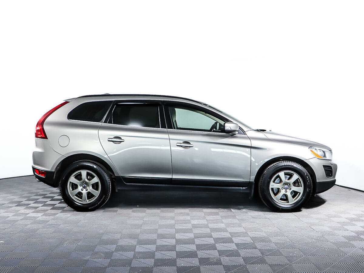 Б/У Вольво ИксЦ60 2012 года. Фото: #3