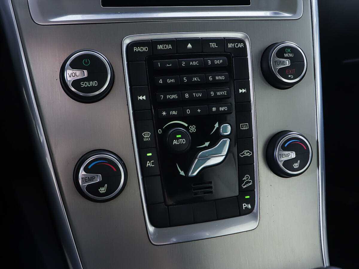 Б/У Вольво ИксЦ60 2012 года. Фото: #17