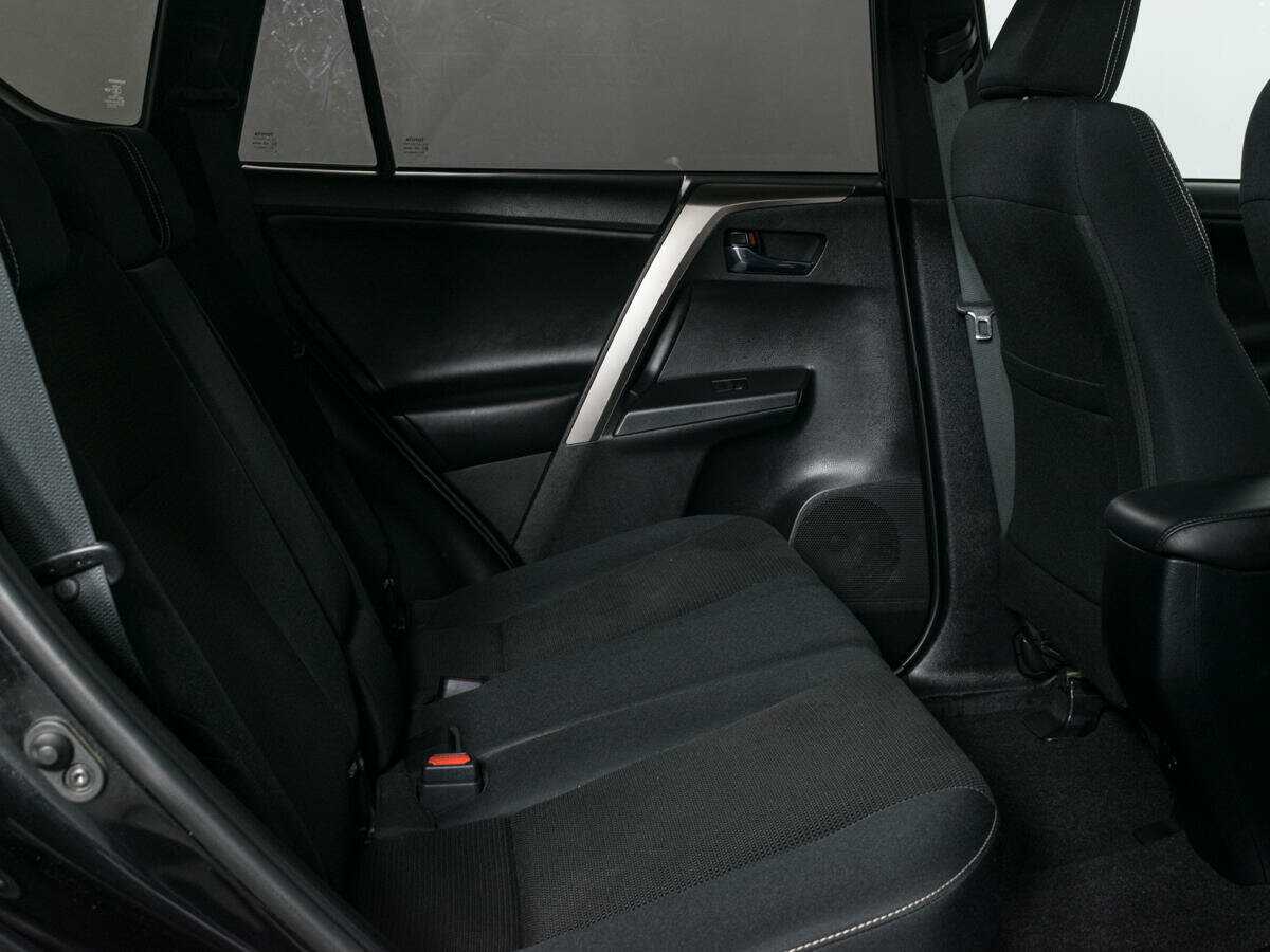 Toyota RAV4 2018 года с пробегом. Фото: #11