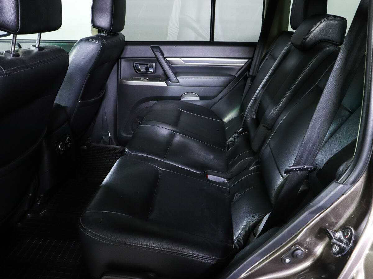 Б/У Митсубиши Паджеро 2014 года. Фото: #7