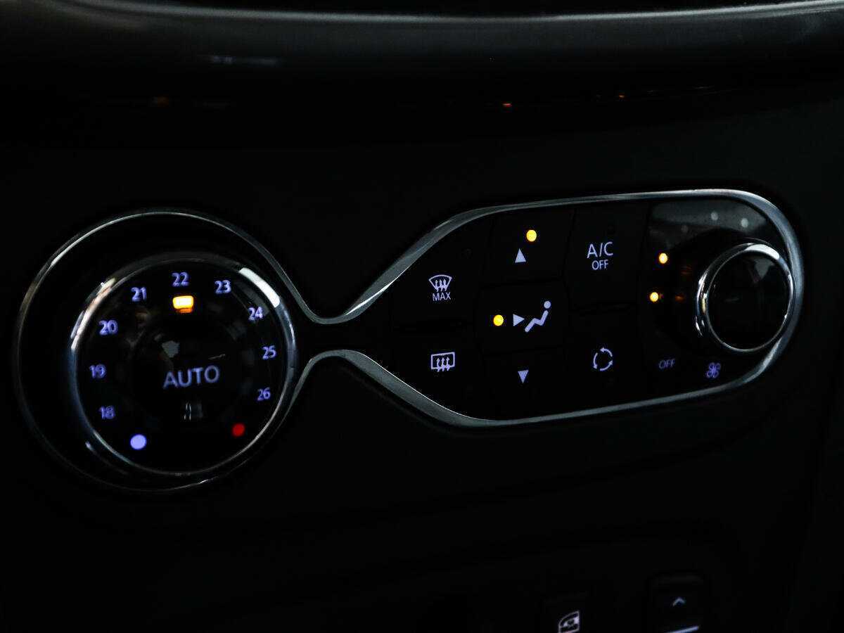 Б/У Рено Сандеро 2016 года. Фото: #14