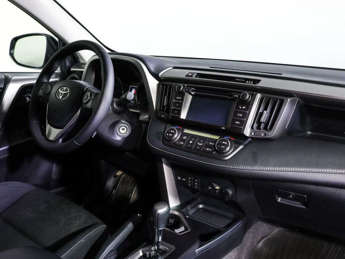 Б/У Тойота Рав4 2016 года. Фото: #8