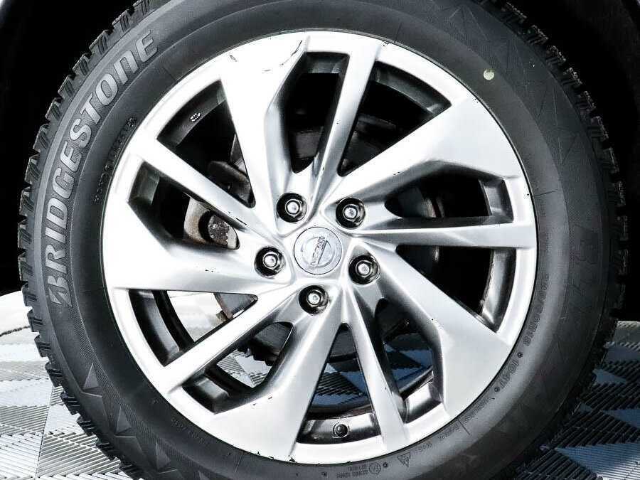 Б/У Ниссан Икс-Трейл 2015 года. Фото: #17