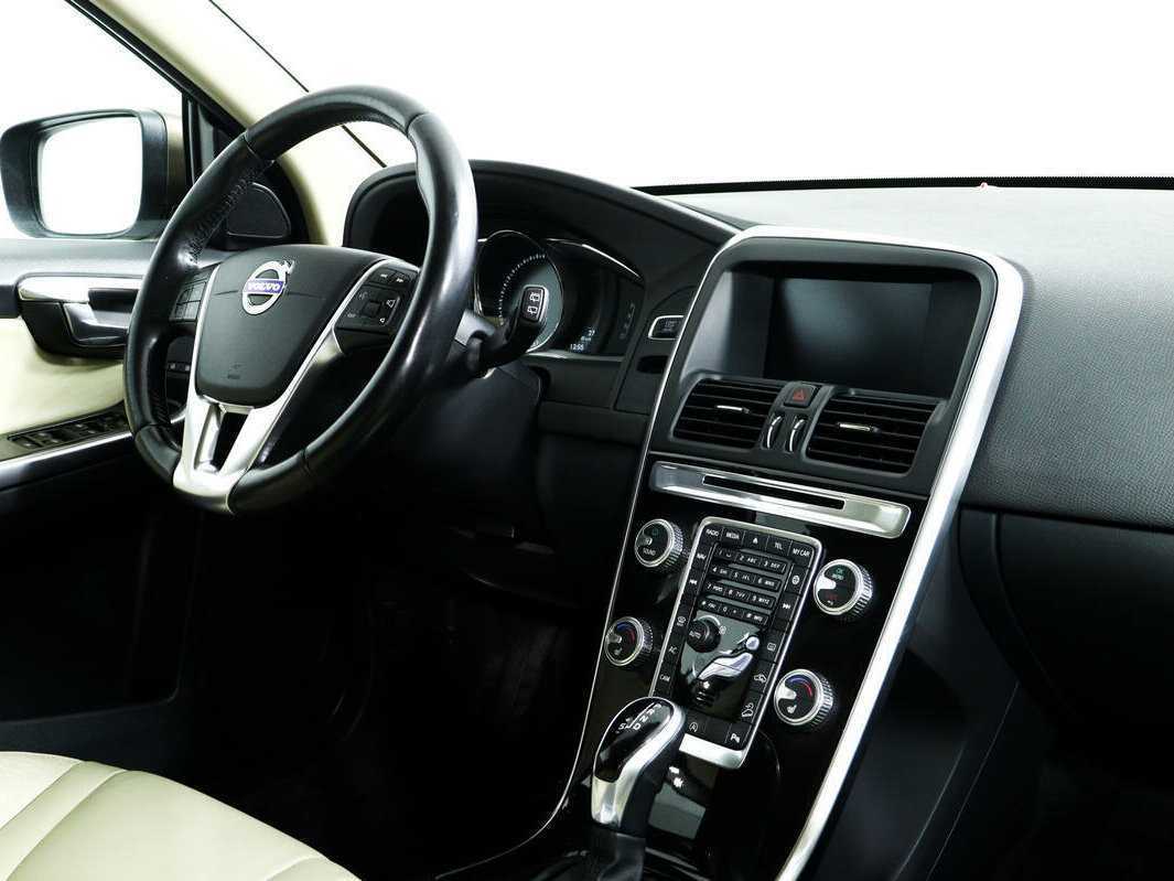 Б/У Вольво ИксЦ60 2017 года. Фото: #8