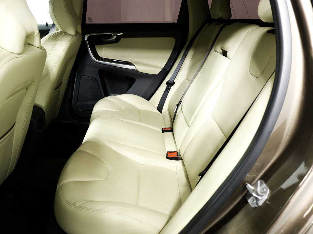 Б/У Вольво ИксЦ60 2017 года. Фото: #11