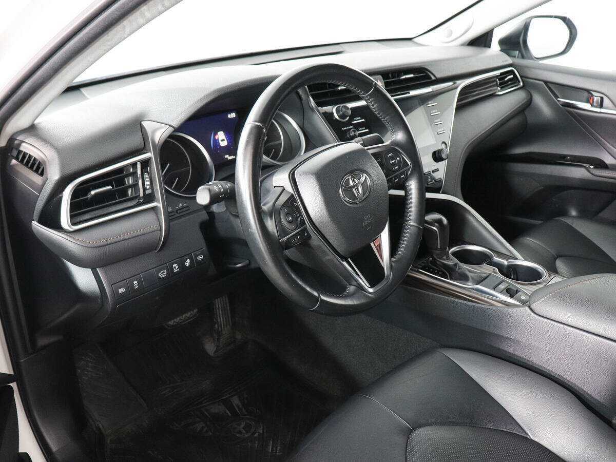 Toyota Camry 2020 года с пробегом. Фото: #8