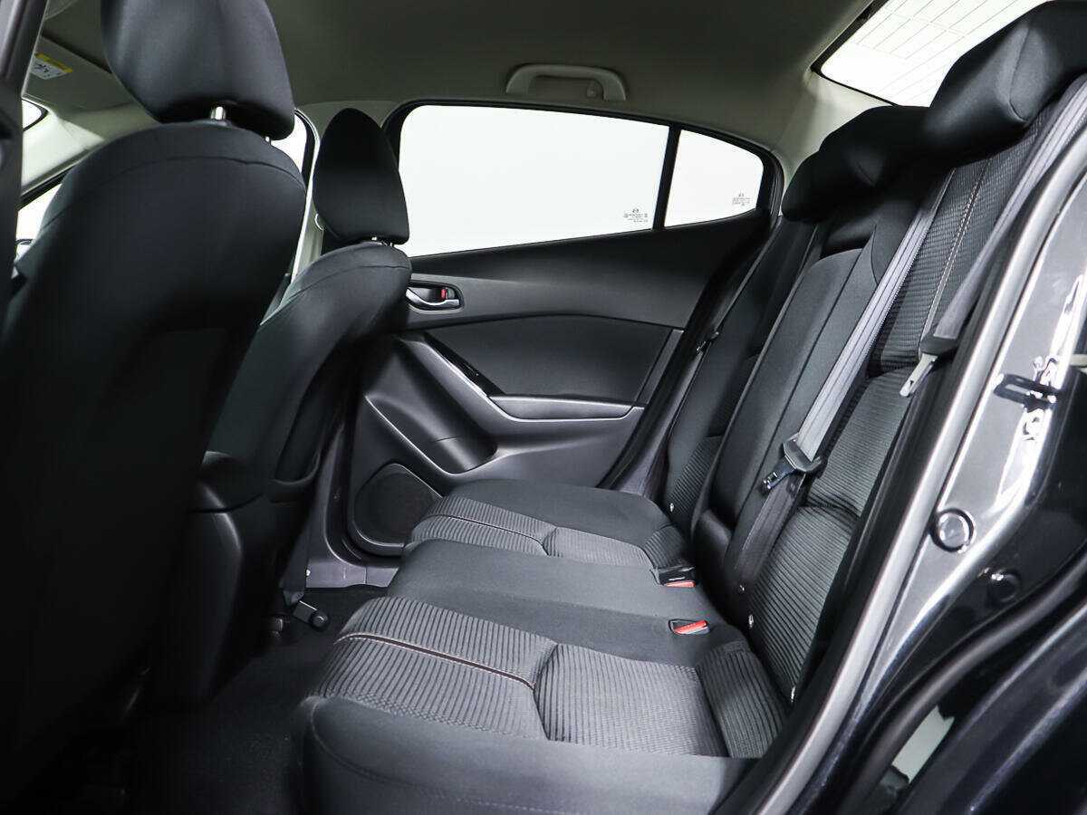 Б/У Мазда 3 2017 года. Фото: #9