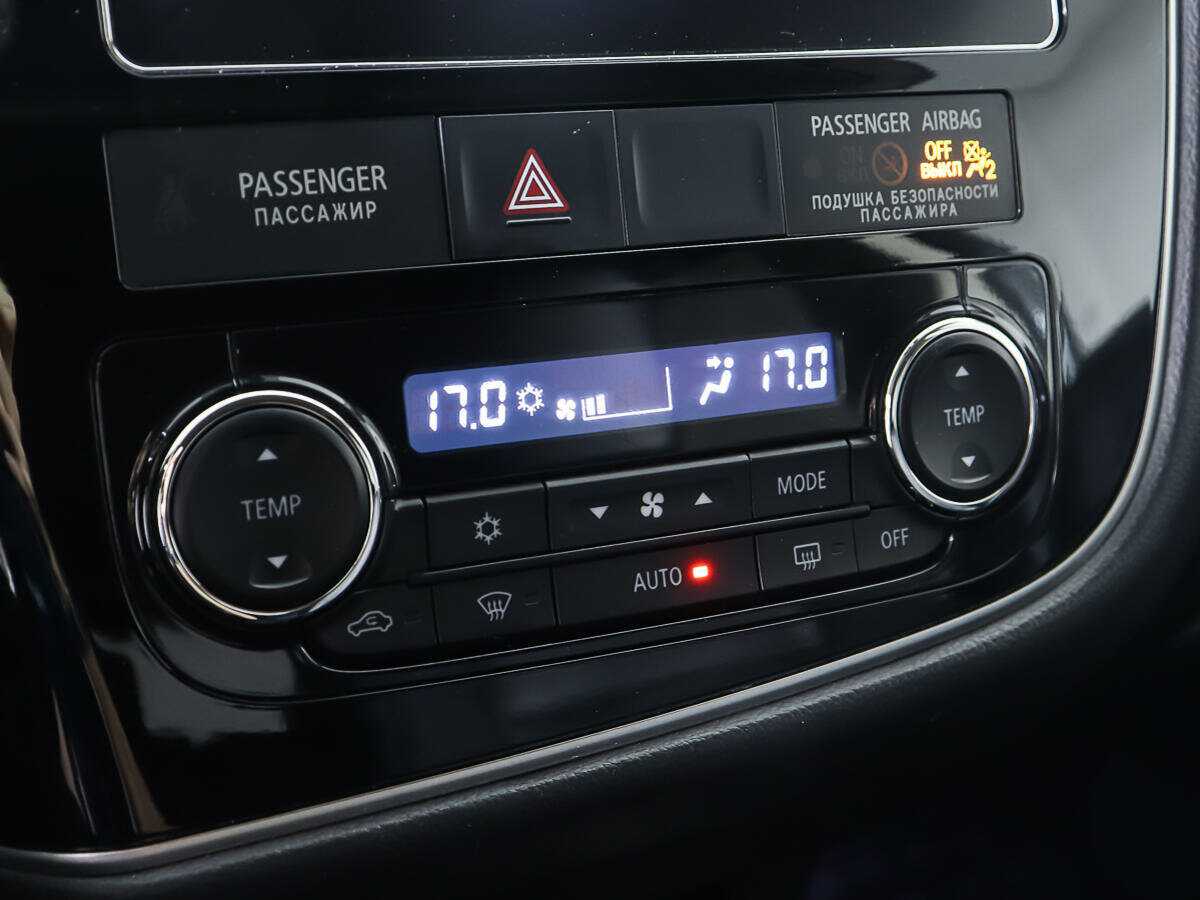 Б/У Митсубиши Оутлэндер 2017 года. Фото: #16