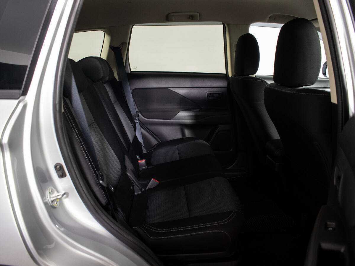 Б/У Митсубиши Оутлэндер 2019 года. Фото: #7