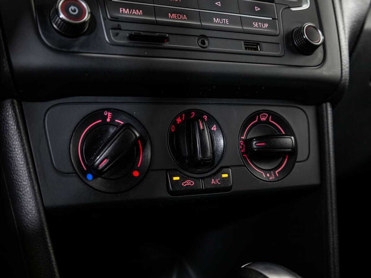 Б/У Фольксваген Поло 2016 года. Фото: #14