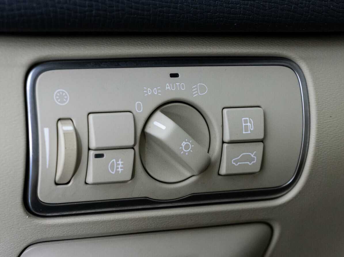 Б/У Вольво ИксЦ60 2016 года. Фото: #12