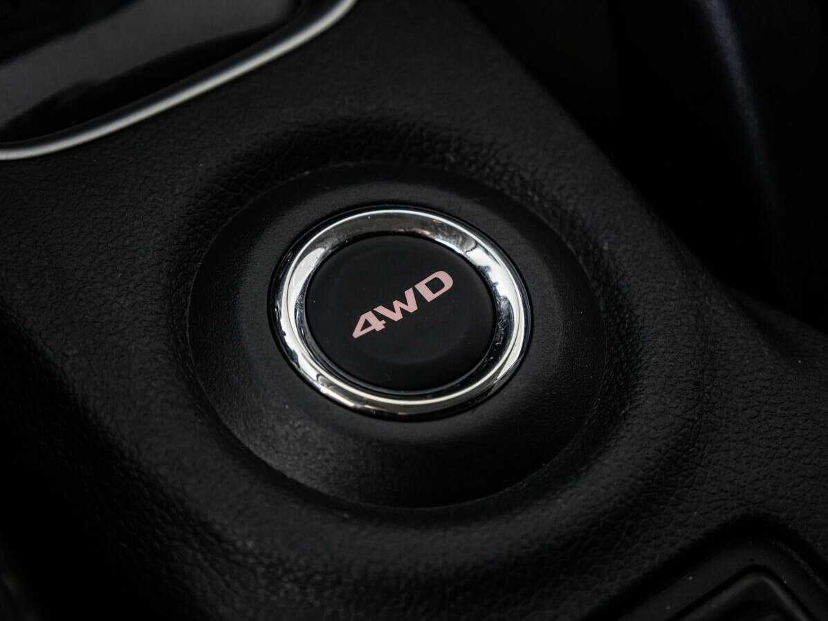 Б/У Митсубиши Оутлэндер 2015 года. Фото: #16