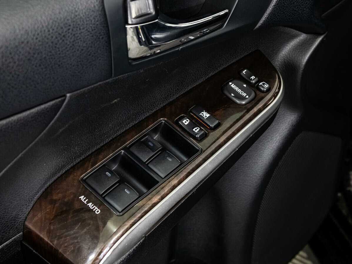 Б/У Тойота Камри 2016 года. Фото: #14