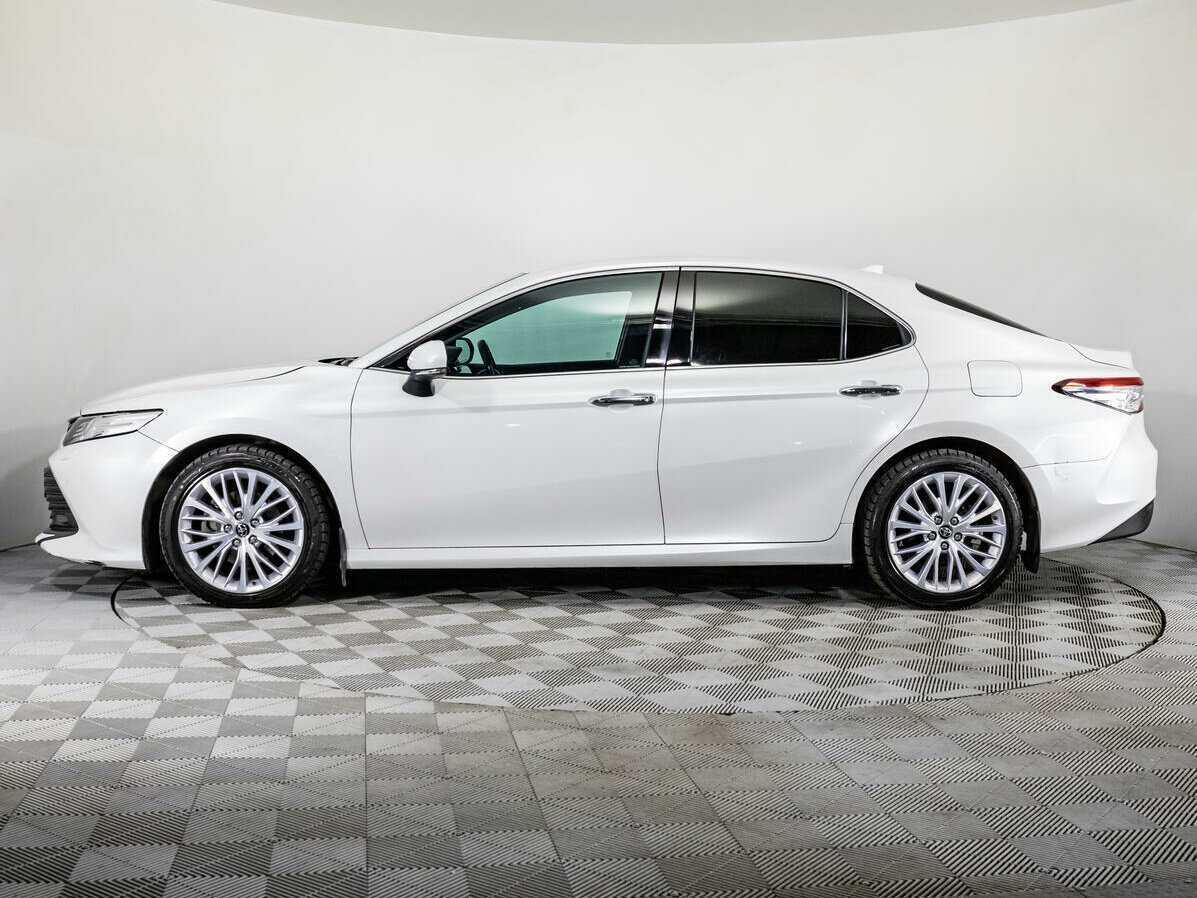 Б/У Тойота Камри 2018 года. Фото: #6