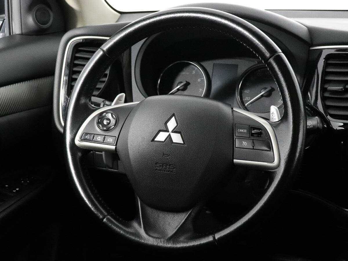 Б/У Митсубиши Оутлэндер 2013 года. Фото: #15