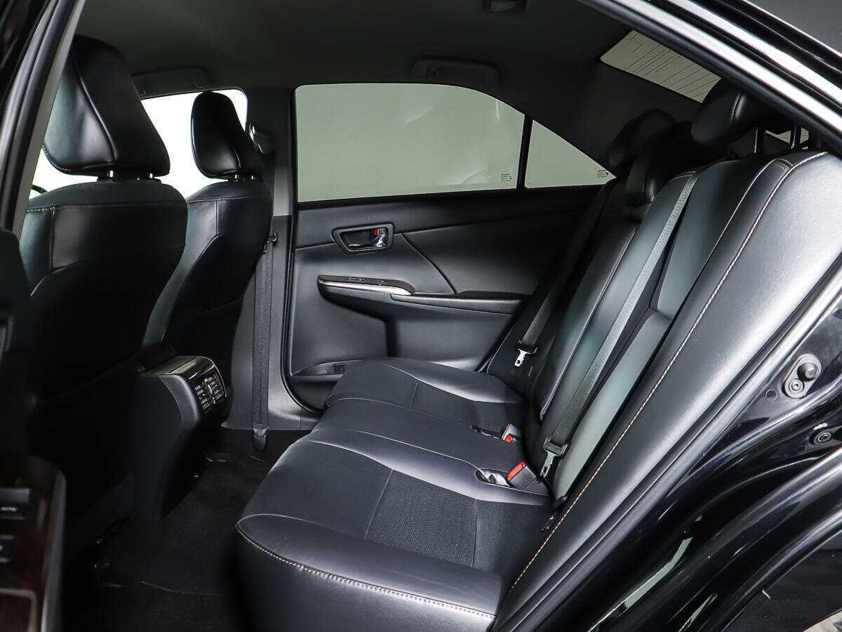 Б/У Тойота Камри 2017 года. Фото: #10