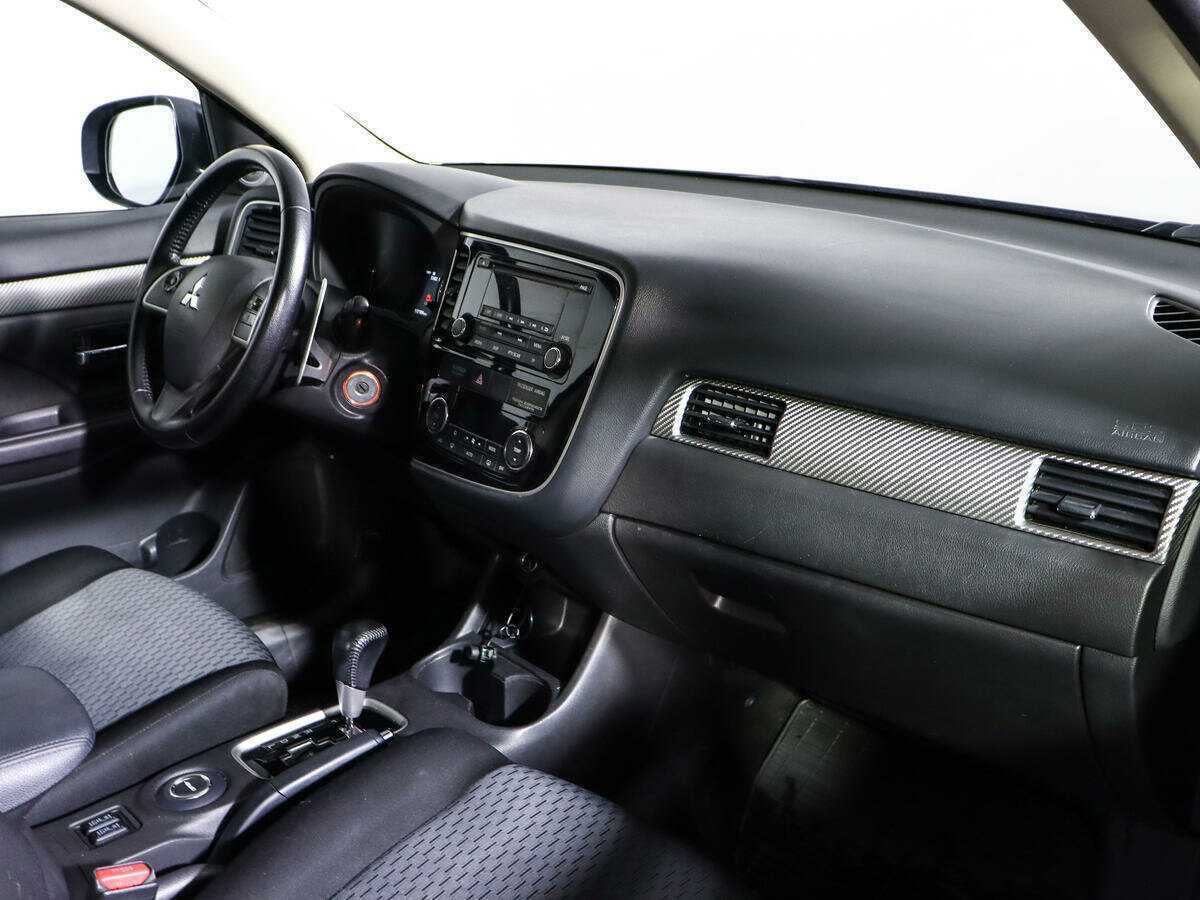 Б/У Митсубиши Оутлэндер 2013 года. Фото: #9