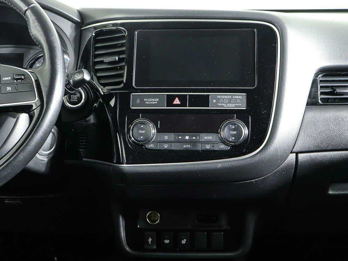 Б/У Митсубиши Оутлэндер 2019 года. Фото: #11