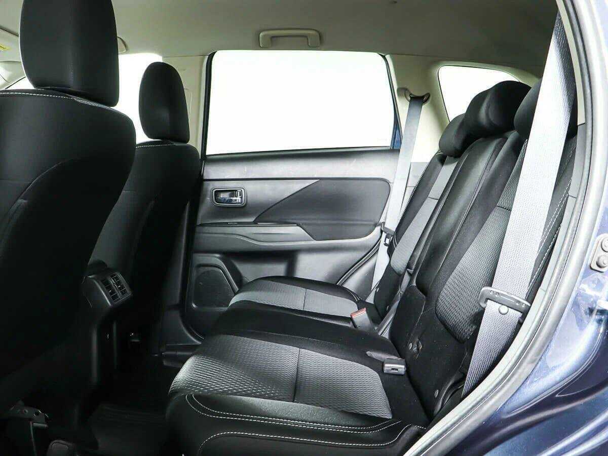 Б/У Митсубиши Оутлэндер 2019 года. Фото: #12